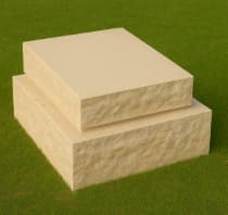 בזיכרון - מצבת חצי