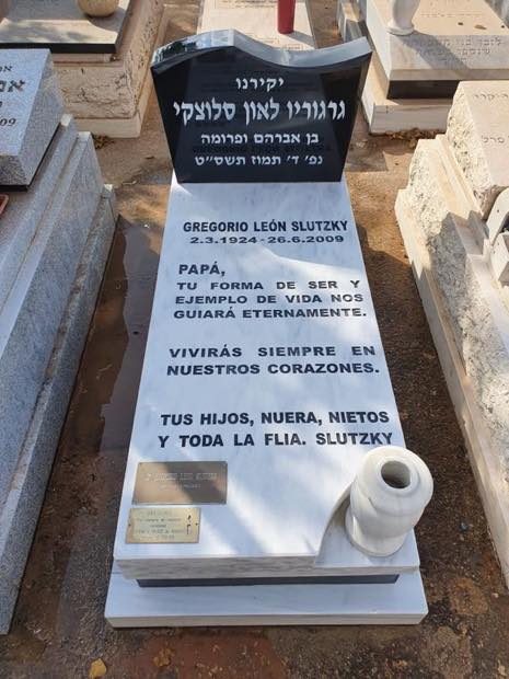 המצבה לאחר ניקוי וחידוש הכיתוב